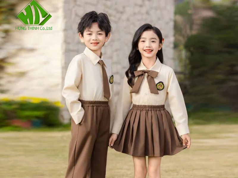 Đặt áo đồng phục (9) Đặt áo đồng phục (9)