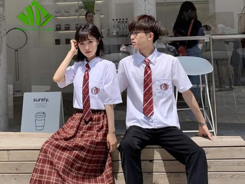 May đồng phục học sinh tại nhà (7)