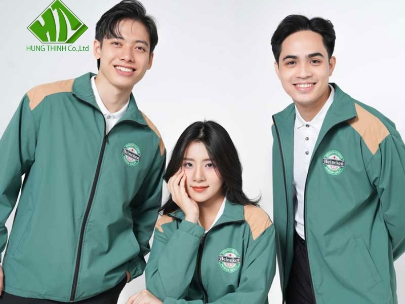 Xưởng may áo khoác đồng phục giá rẻ (2) Xưởng may áo khoác đồng phục giá rẻ (2)