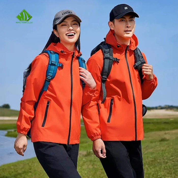 Ao gio dong phuc mau cam dat