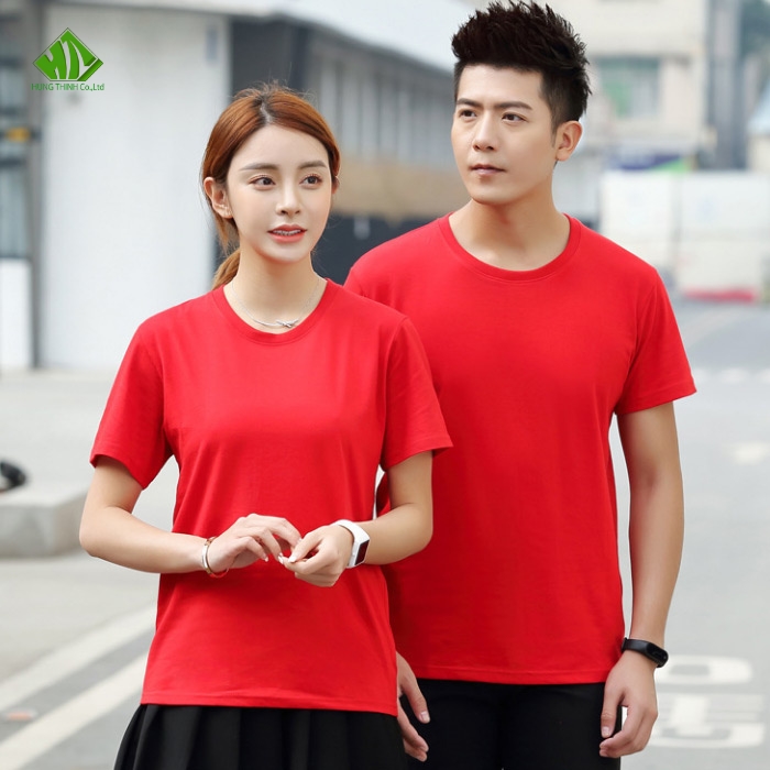 Ao thun dong phuc co tron mau do (1)