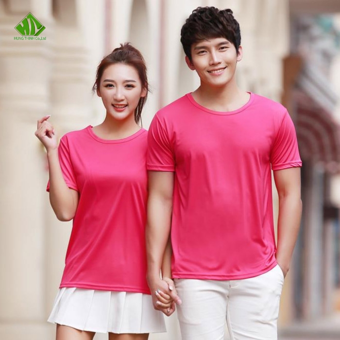 Ao thun dong phuc co tron mau hong (1)
