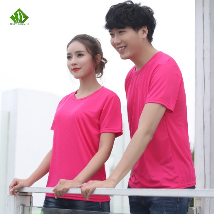 Ao thun dong phuc co tron mau hong (2)