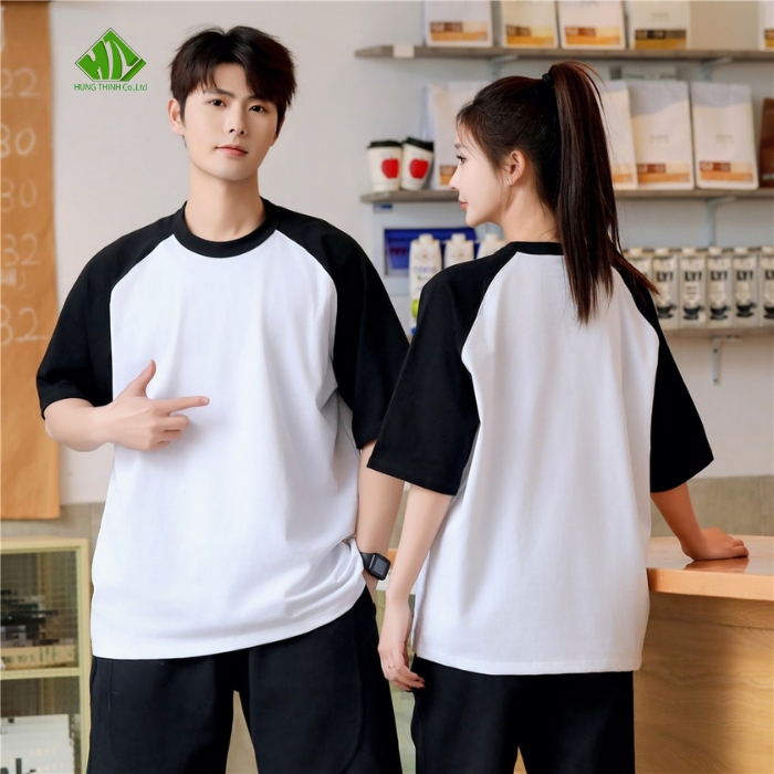 Ao thun dong phuc co tron mau trang phoi den