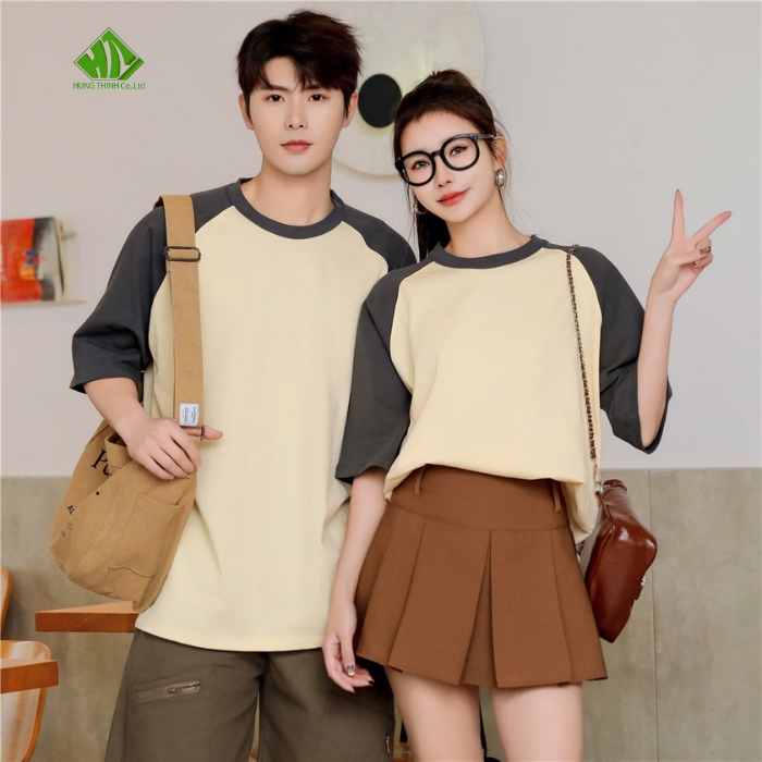 Ao thun dong phuc co tron mau vang nhat phoi xam dam