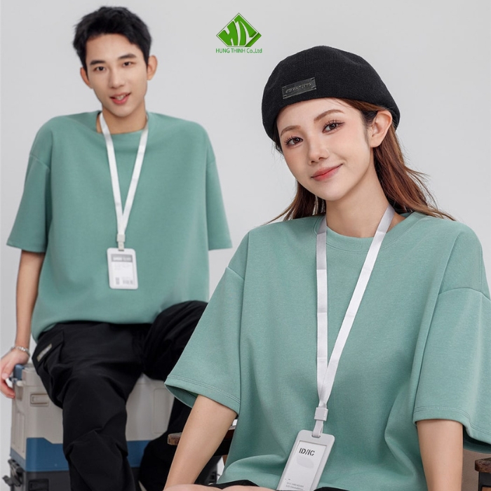 Ao thun dong phuc co tron mau xanh ngoc nhat