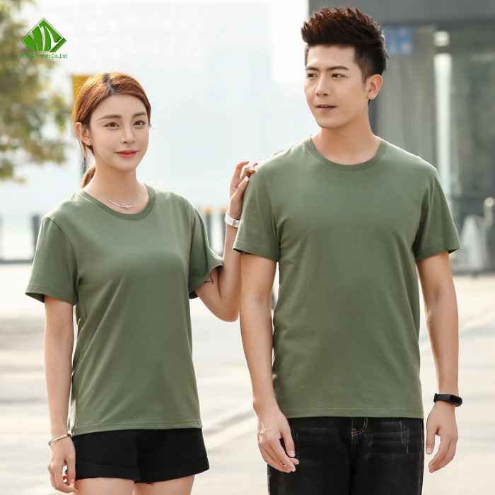 Ao thun dong phuc co tron mau xanh reu (1)