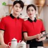 Áo thun đồng phục màu đỏ phối cổ đen 1 Ao thun dong phuc mau do phoi co den 01 (1)