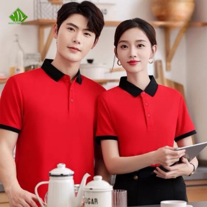 Ao thun dong phuc mau do phoi co den 01 (1)