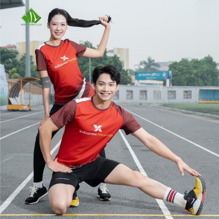 Ao thun dong phuc quang cao mau do phoi nau (2)