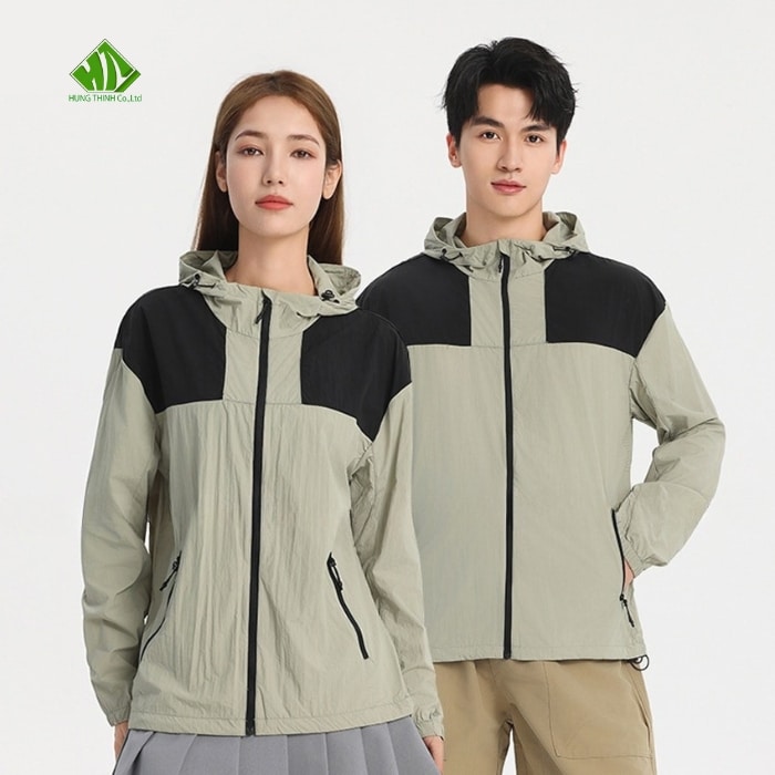 Ao gio dong phuc mau xanh la nhat phoi den